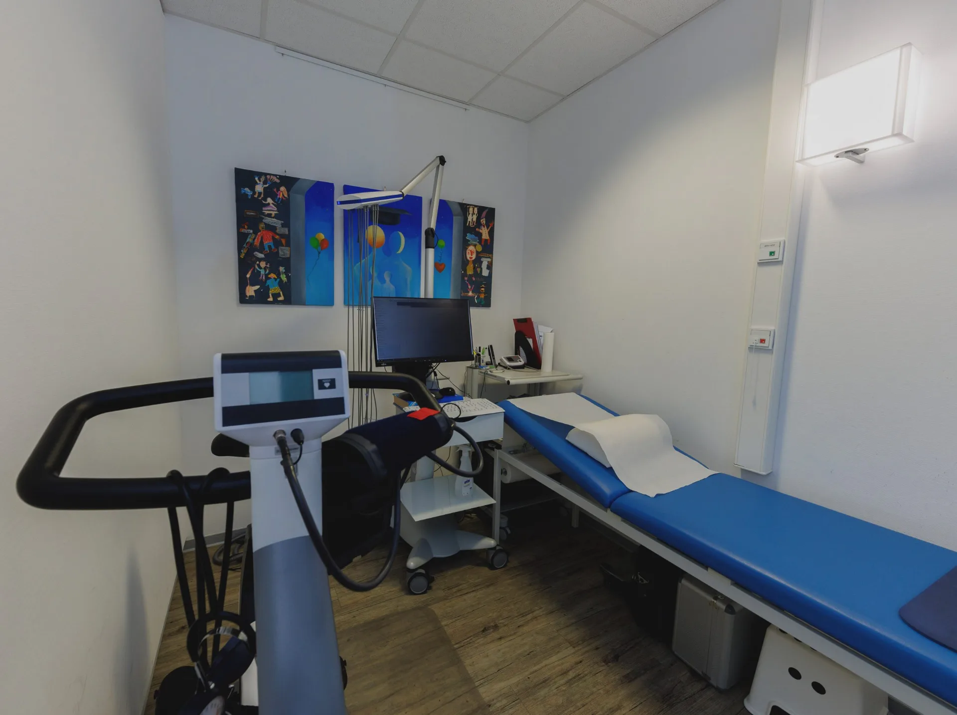 EKG: Ruhe-, Belastungs- und Langzeit-EKG.